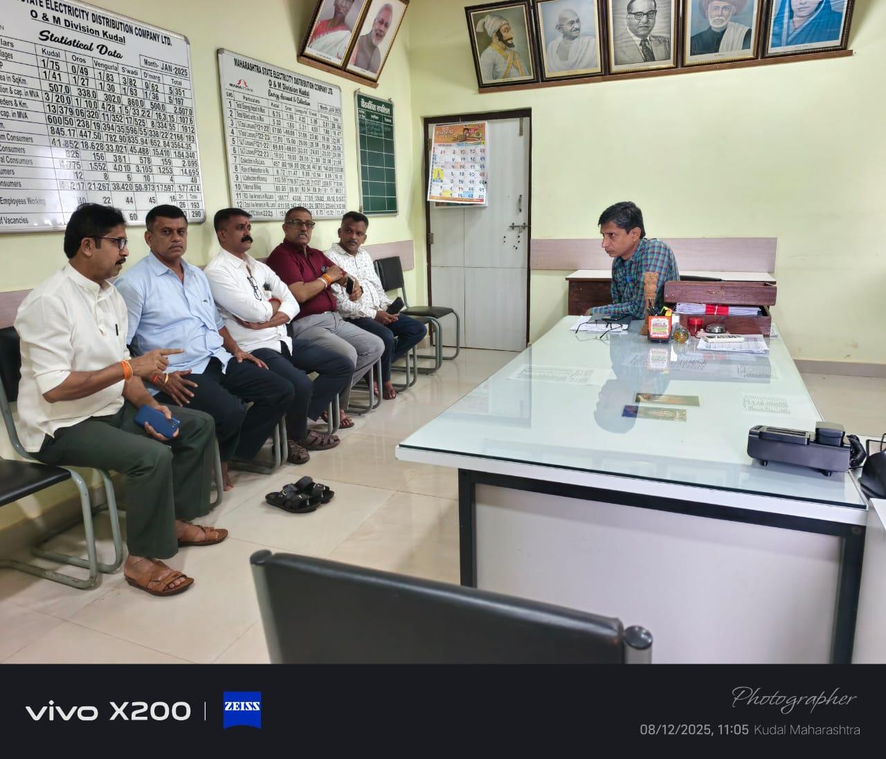 You are currently viewing जीवघेण्या महावितरणच्या केबल विरोधात तेंडोली ग्रामस्थ आक्रमक