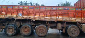 Read more about the article फोंडाघाटमध्ये ओव्हरलोड ट्रक रस्त्यावर बंद