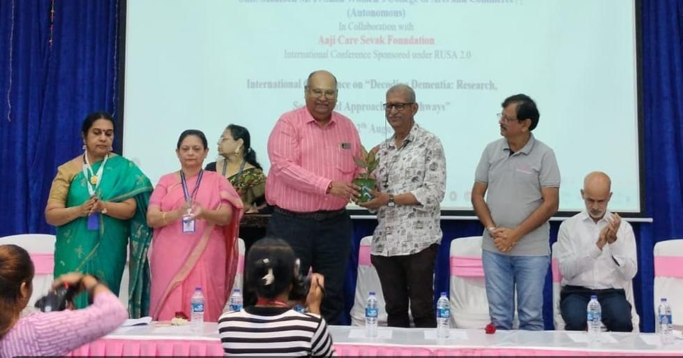 You are currently viewing ‘डिकोडिंग डिमेंशिया’साठी आंतरराष्ट्रीय संवाद : संशोधन, समाजशास्त्रीय दृष्टिकोन आणि भविष्याचा मार्ग