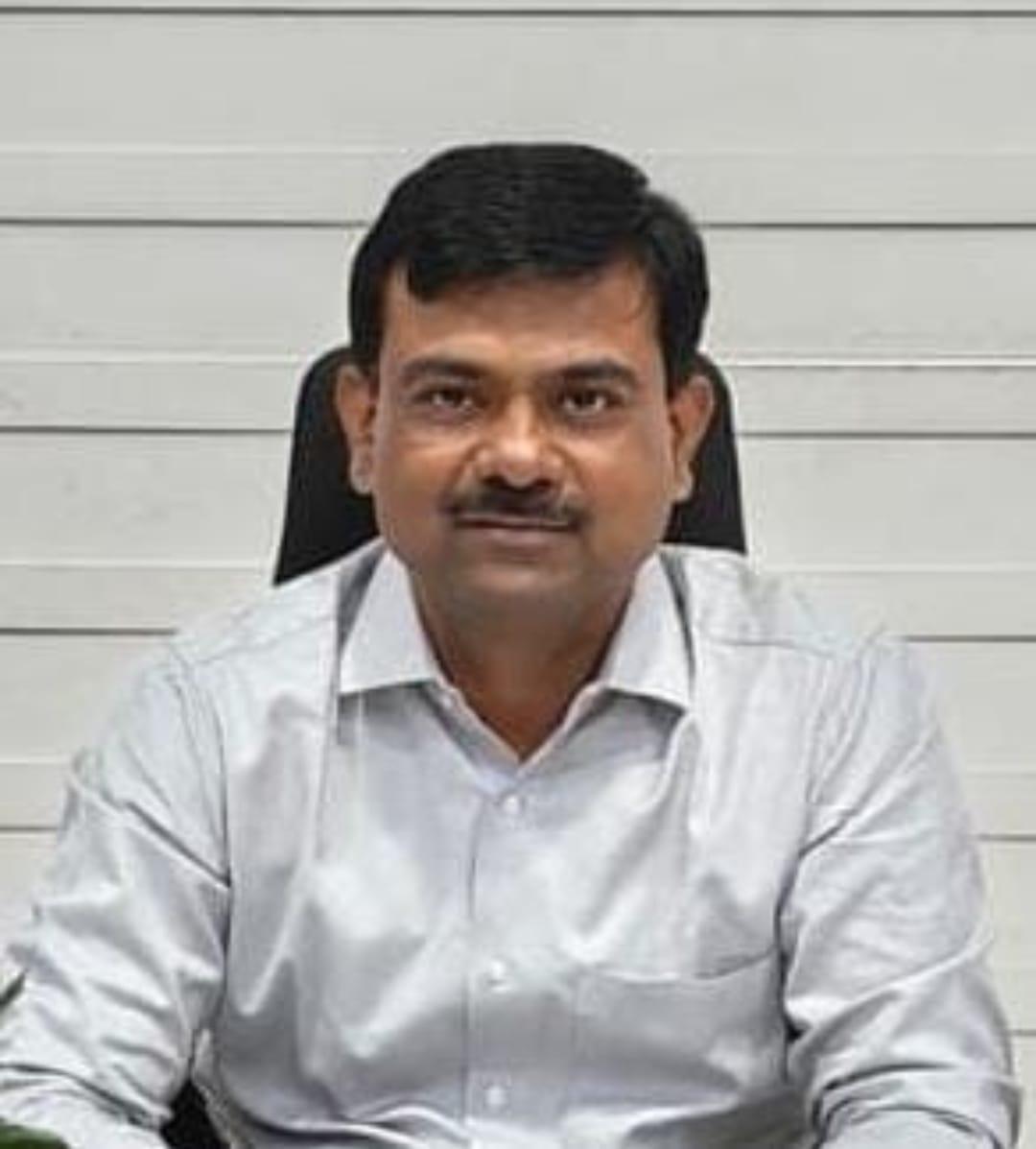 You are currently viewing राजेश खवले : टेप रेकॉर्डवर अभ्यास करून झाले अपर आयुक्त