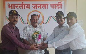 Read more about the article माजी सैनिकांनी मानले भाजपा जिल्हा उपाध्यक्ष प्रसंन्ना देसाई यांचे आभार !!