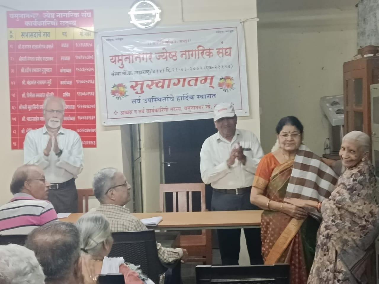 You are currently viewing यमुनानगर ज्येष्ठ नागरिक संघातर्फे सभासदांचे वाढदिवस आणि विशेष पुरस्कार मिळाल्याबद्दल सत्कार