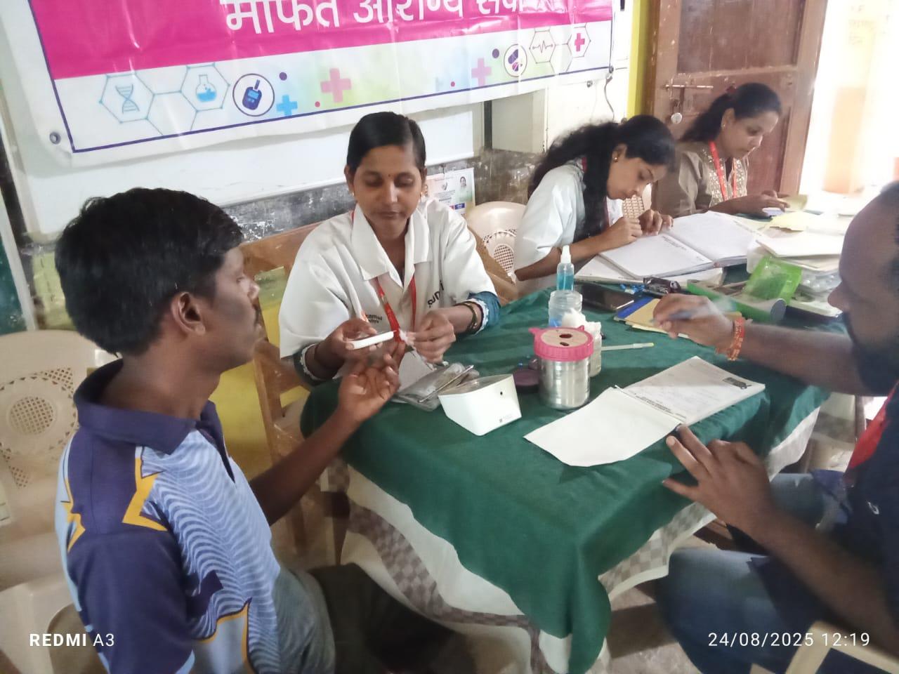 You are currently viewing उपसरपंच नवलराज काळे यांच्या वाढदिवसानिमित्त श्री माऊली चॅरिटेबल ट्रस्ट आयोजित आरोग्य शिबिराला शिराळे गावातून उस्फूर्त प्रतिसाद