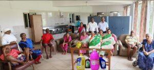 Read more about the article सामाजिक बांधिलकी प्रतिष्ठाने लिटिल सिस्टर्स ऑफ द पुअर वृद्ध आश्रमाला 12 हजार रुपयाच्या रुग्णपयोगी वस्तू दिल्या.