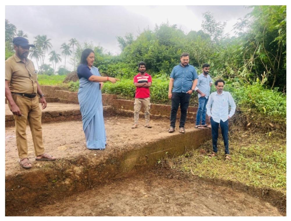 You are currently viewing गणेश चतुर्थीच्या पार्श्वभूमीवर नगराध्यक्ष प्राजक्ता बांदेकर यांच्यासह नगरसेवकांनी केली कामाची पाहणी