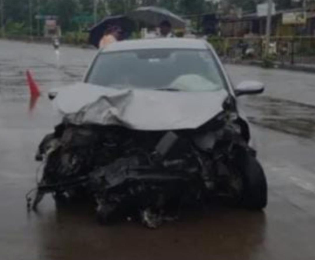 You are currently viewing मुंबई-गोवा महामार्गावर कारला अपघात, आई-मुलगा जखमी…