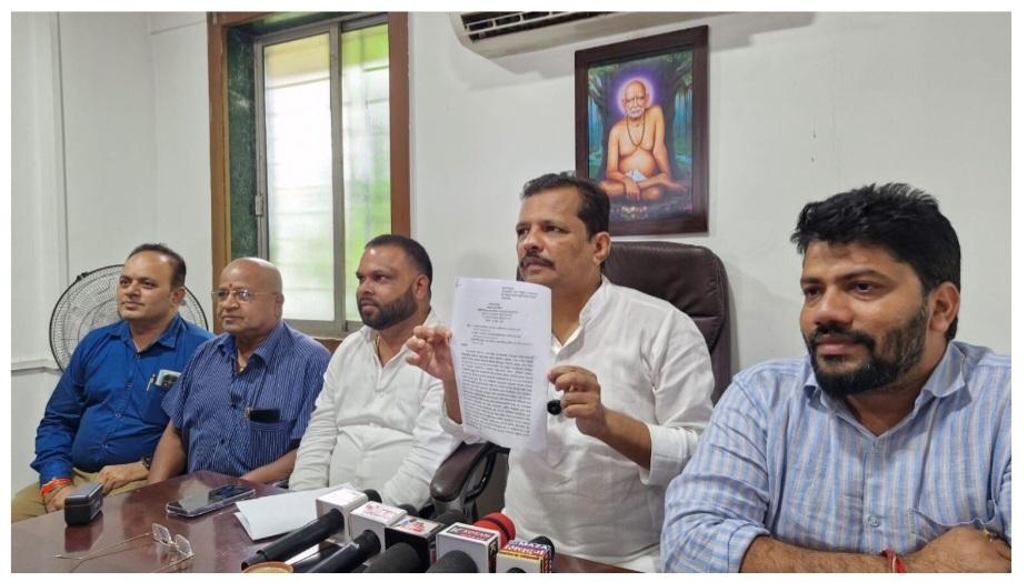 You are currently viewing कबुलायतदार जमीन प्रश्न सुटवण्यात आमदार केसरकर यांचा सिंहाचा वाटा – संजू परब