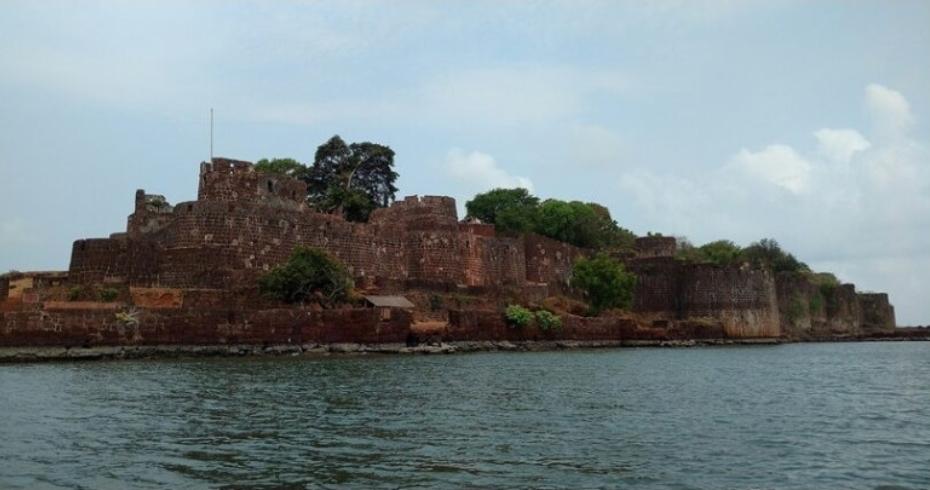 You are currently viewing विजयदुर्ग किल्ल्यावर उद्या हेलियम दिवस साजरा होणार