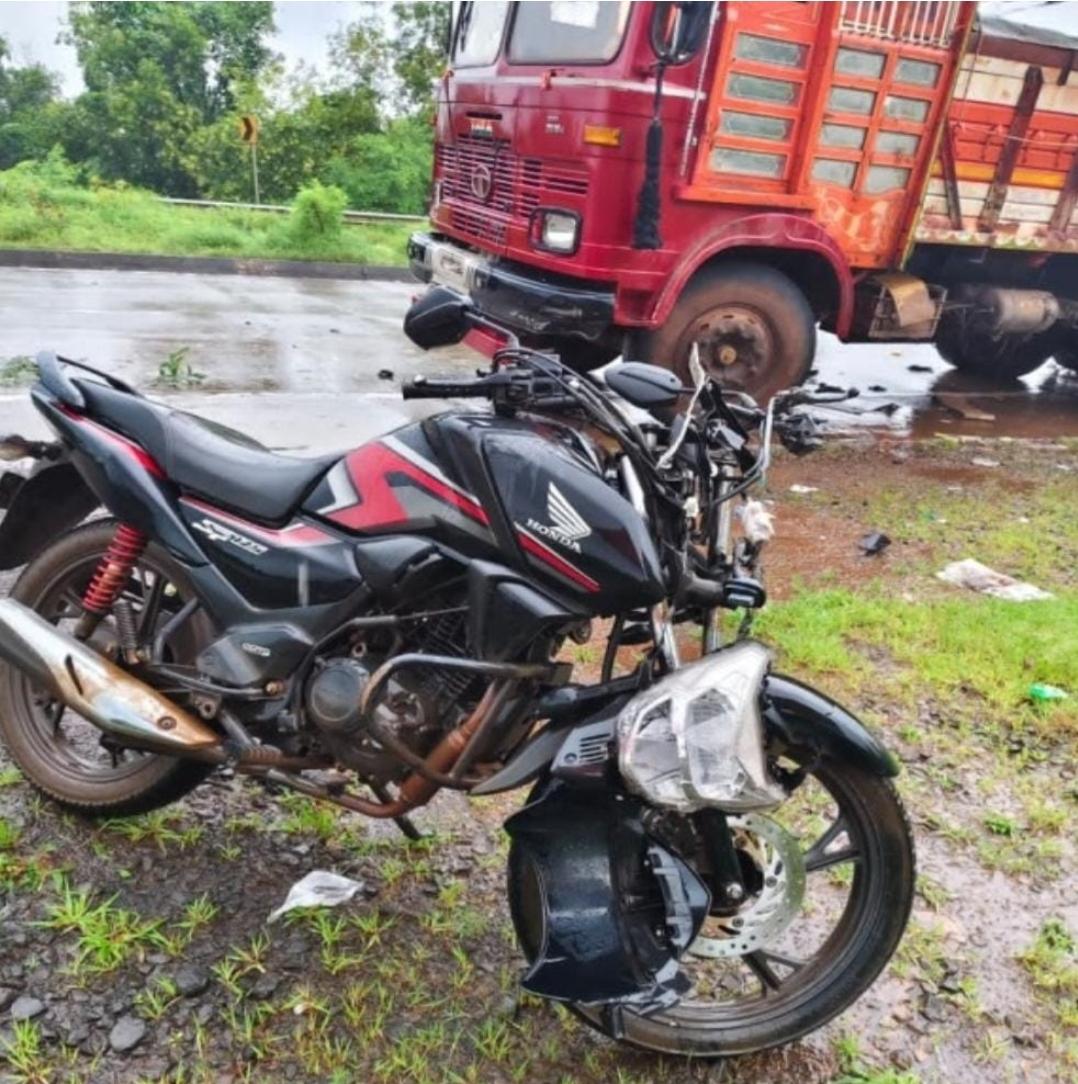 You are currently viewing बेळणे येथे ट्रकला दुचाकीची धडक, दोघे युवक जागीच ठार…