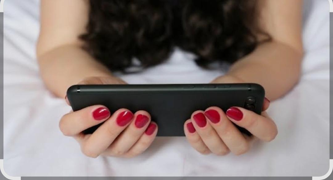 You are currently viewing ♦️बिंज-वॉचिंग : आनंद की व्यसन? ♦️