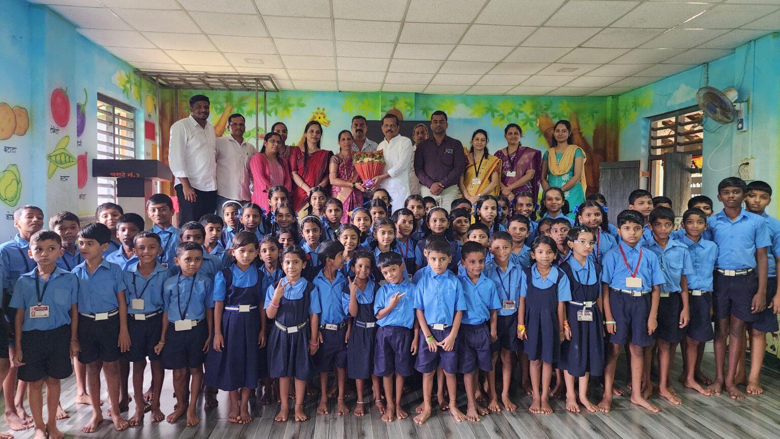 You are currently viewing शिक्षकांच्या आणि विद्यार्थ्यांच्या प्रयत्नांमुळे आंतरराष्ट्रीय स्तरावर यश  – शिवसेना जिल्हाप्रमुख संजू परब