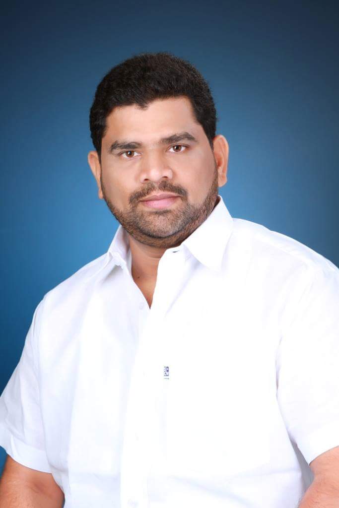 You are currently viewing सेवा पंधरवडा कि शासनाचा नागरिकांना आर्थिक भुर्दंडाचा पंधरवडा : वैभव नाईक