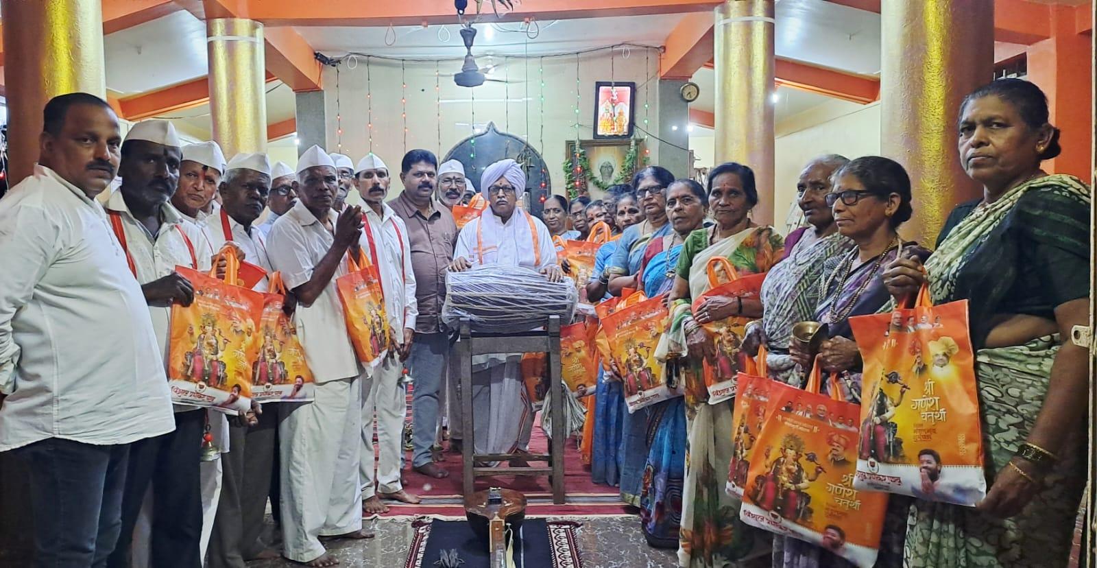 You are currently viewing वेंगुर्लेत भाजपाच्यावतीने वारकरी संप्रदायातील मंडळींना भजन साहित्याचे वाटप