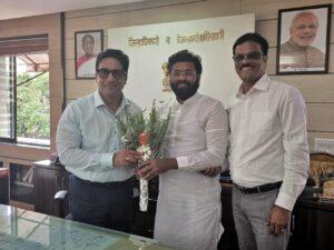 Read more about the article भाजपा नेते विशाल परब यांची रत्नागिरी जिल्हाधिकाऱ्यांना गणेशोत्सवी सदिच्छा भेट