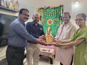 Read more about the article सृजन प्रतिष्ठानचा समाजदूत पुरस्कार स्नेहसदनच्या अविनाश वैद्य यांना प्रदान