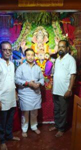 Read more about the article गावडेंचा राजा विघ्नहर्त्याचे मान्यवरांनी घेतले दर्शन