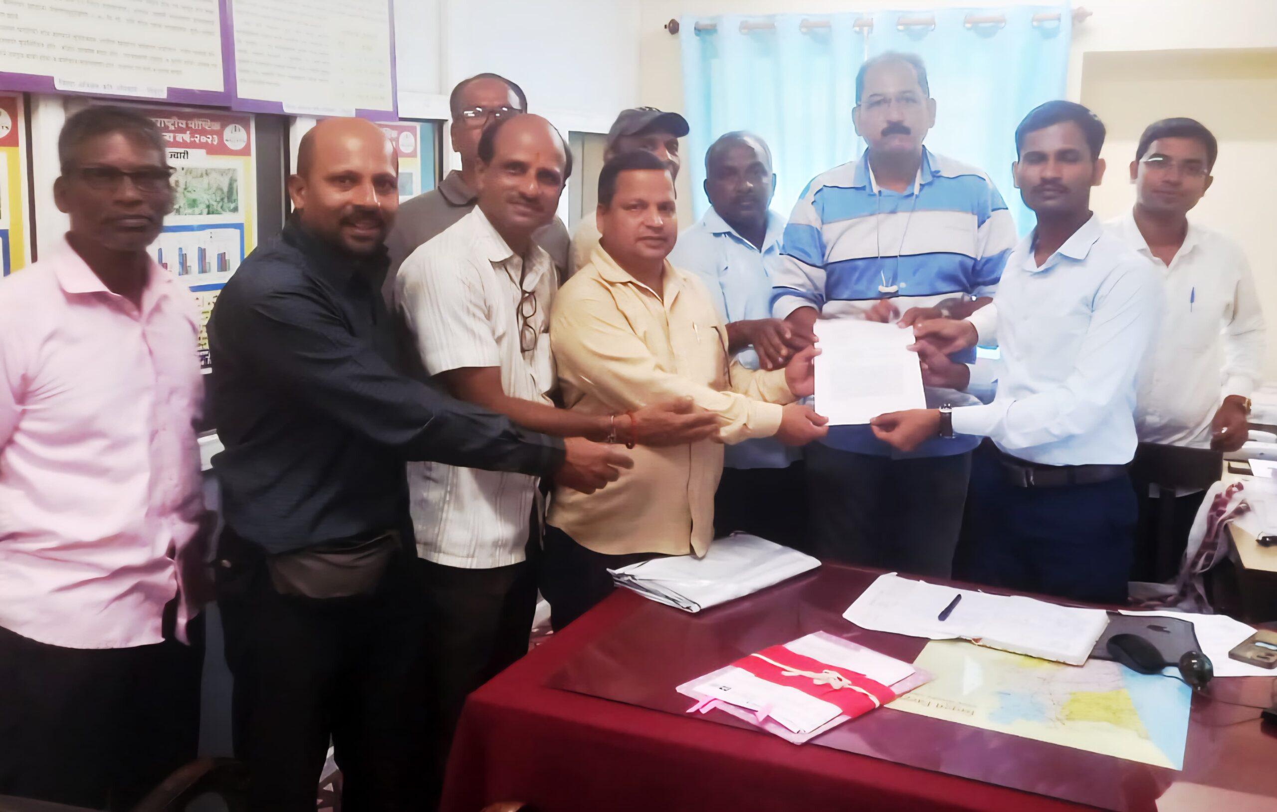 You are currently viewing नारळ-सुपारी फळगळीचे पंचनामे करा,नवीन अनुदानित अवजारे समाविष्ट करा