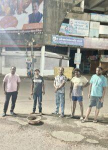 Read more about the article सावंतवाडी बाजारपेठेतील उर्वरित मोठे खड्डे सिमेंट काँक्रेटने बुजवले यापुढे तरी निष्कृष्ट दर्जाची कामे नकोचं – रवी जाधव.