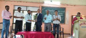 Read more about the article वेंगुर्ल्याच्या खर्डेकर महाविद्यालयाला मुंबई विद्यापीठाचा “सर्वोत्तम महाविद्यालय” पुरस्कार