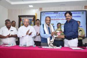 Read more about the article भाषा मानवी जीवन समृद्ध करतात! – डॉ. श्रीपाल सबनीस