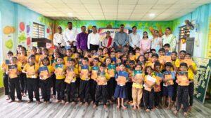 Read more about the article चराठे पीएमश्री शाळेत विद्यार्थ्यांना शैक्षणिक साहित्य वाटप