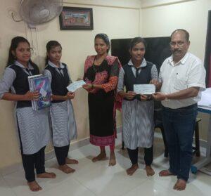 Read more about the article निरामय विकास केंद्र, कोलगाव संस्थेकडून ग्रामीण भागातील विद्यार्थ्यांना तब्बल पावणे पाच लाखांची मदत