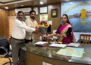 Read more about the article नूतन जिल्हाधिकारी श्रीमती तृप्ती धोडमिसे यांची श्रीकृष्ण उर्फ दीपक मुळीक परब आणि बाबा परब यांनी घेतली सदिच्छा भेट