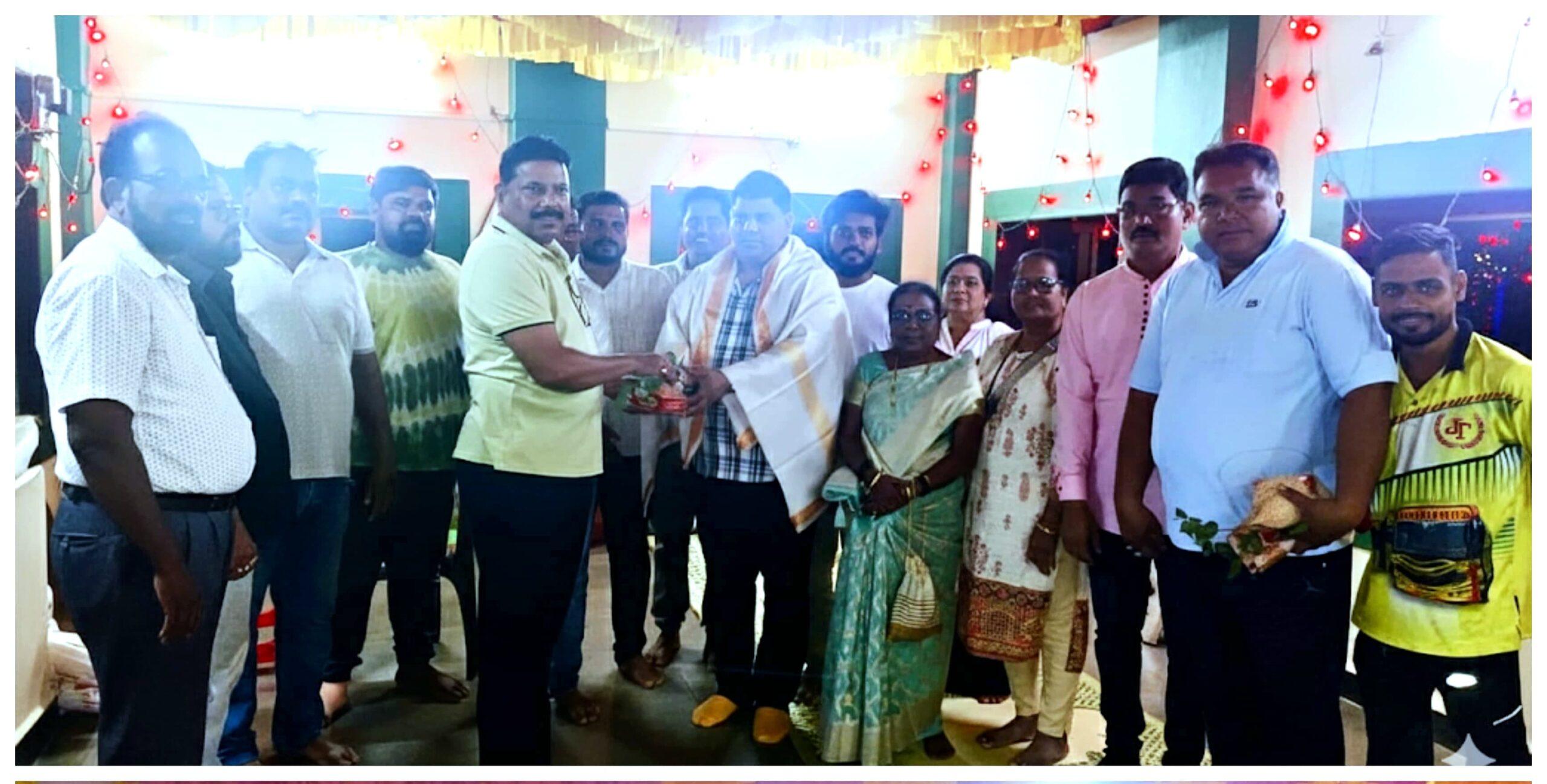 You are currently viewing माजी आमदार वैभव नाईक यांनी मालवण शहरातील मेढा पीर दर्गा येथे उरुस उत्सवानिमित्त दिली भेट