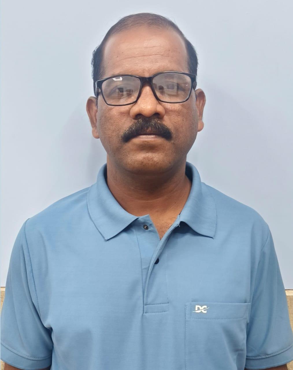 You are currently viewing वैकुंठ रथ आणणे गोवा बनावटी दारू विक्री इतके सोप काम नाही – लक्ष्मण कदम.