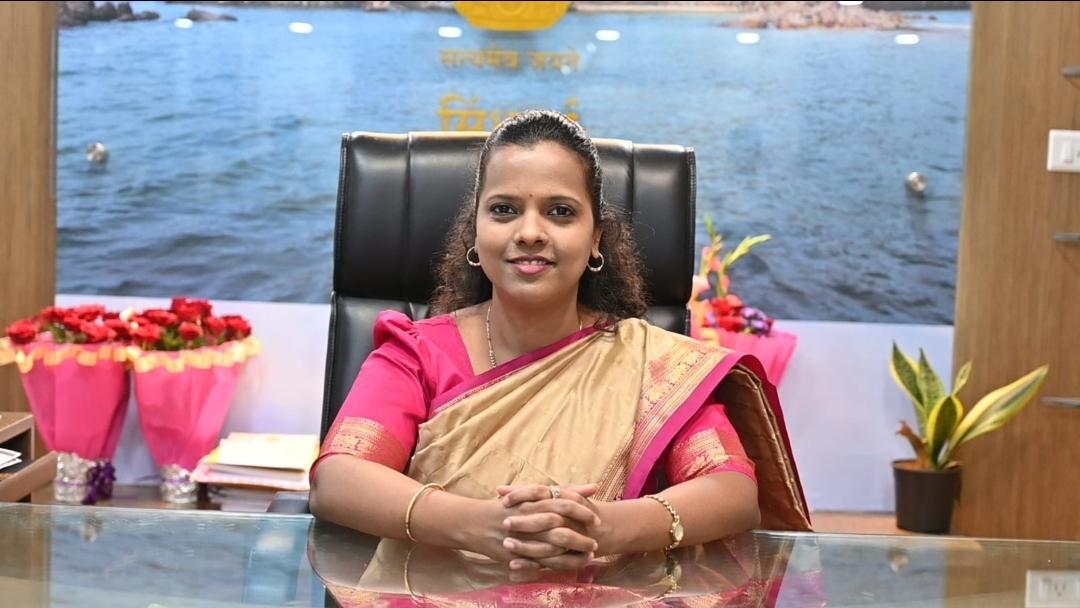 You are currently viewing उत्कृष्ट काम करत जिल्ह्याचा सर्वांगीण विकास साधूया – जिल्हाधिकारी तृप्ती धोडमिसे  