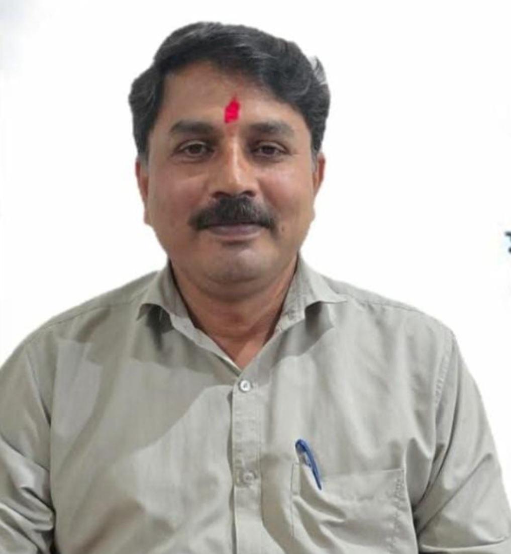 You are currently viewing ओटवणे गावच्या महात्मा गांधी तंटामुक्त समितीच्या अध्यक्षपदी सगुण गावंकर यांची फेरनिवड