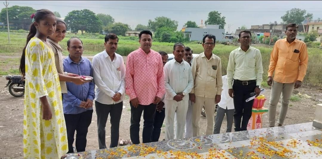 You are currently viewing छत्रपती संभाजी नगर मध्ये सत्यवान रेडकर सरांचे तिमिरातूनी तेजाकडे मार्गदर्शन यशस्वीरित्या संपन्न