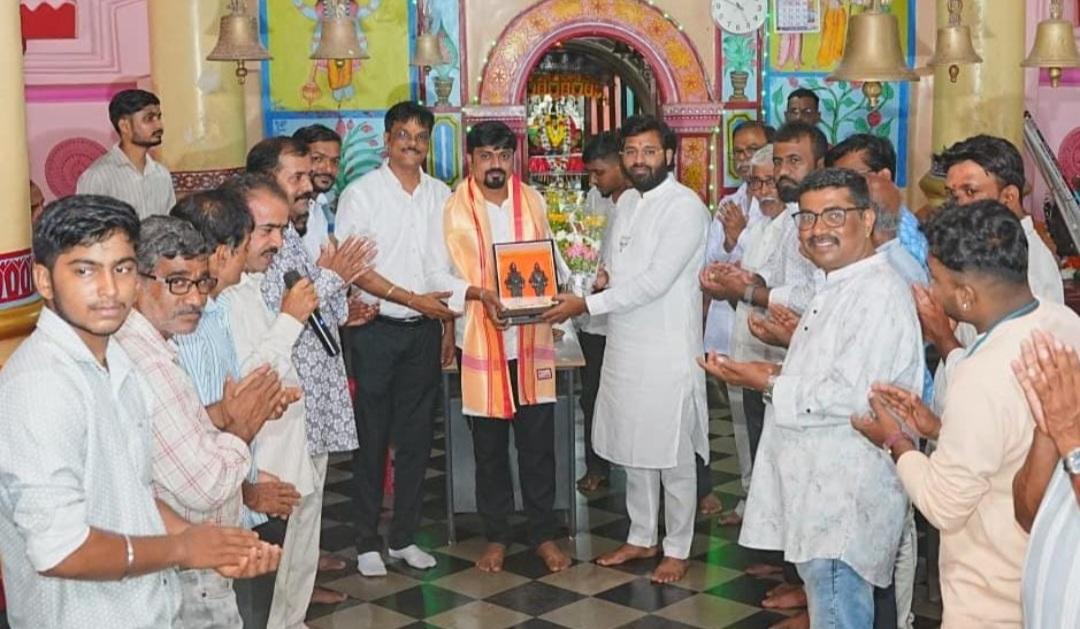 You are currently viewing कास गावचे सरपंच प्रविण पंडित यांना आदर्श सरपंच पुरस्कार जाहीर