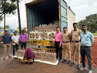 You are currently viewing बांदा-दाणोली मार्गावर उत्पादन शुल्क विभागाची मोठी कारवाई
