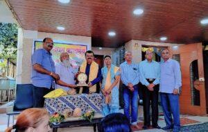 Read more about the article घावटे अद्भुत लोहचुंबक आहेत! – प्रा. बाळकृष्ण माडगूळकर