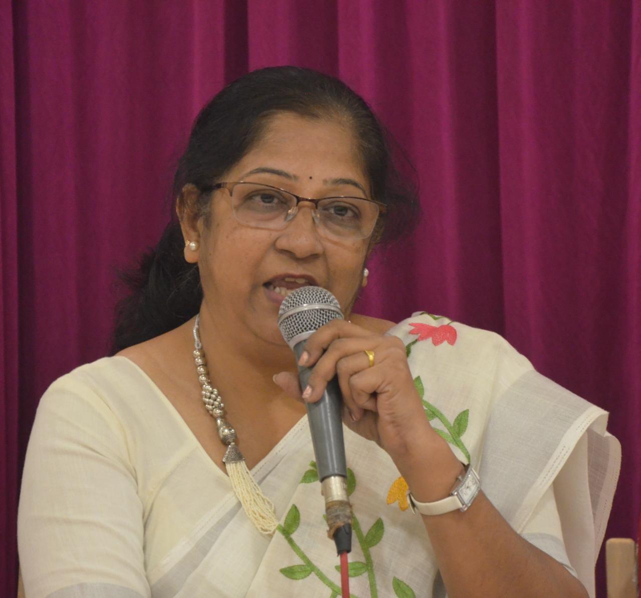 You are currently viewing !! चंद्रही झाला बोलका !!