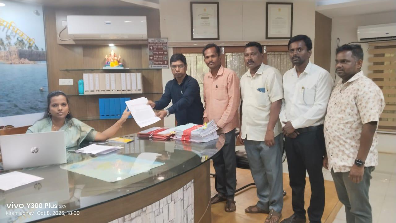 You are currently viewing माजी आमदार वैभव नाईक यांच्यावर ॲट्रॉसिटी कायद्यान्वये गुन्हा दाखल करण्याची मागणी