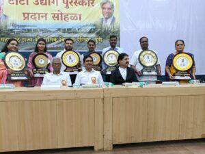 Read more about the article टाटा आधुनिक काळातील संत! – चंद्रकांत दळवी