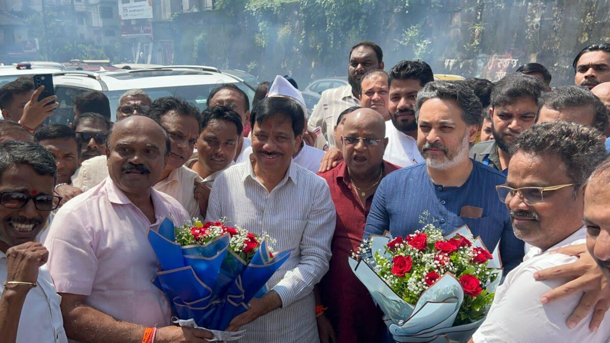 You are currently viewing शिवसेनेत राजन तेलींचा शक्तीशाली प्रवेश