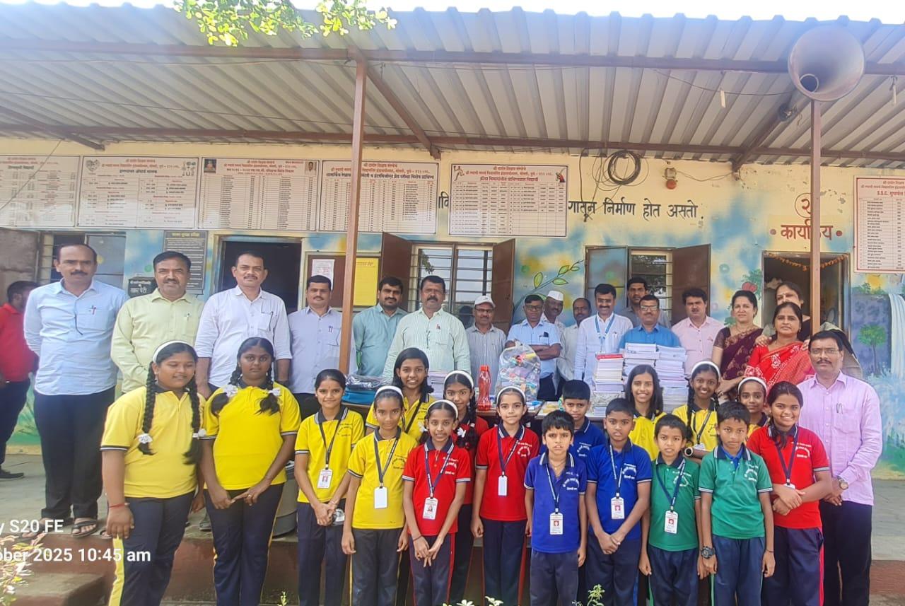 You are currently viewing श्री टागोर शिक्षण संस्थेचा माणुसकीचा संदेश पूरग्रस्तांना मदतीचा हात