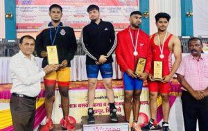 Read more about the article व्हिक्टर डांटस लॉ कॉलेज कुडाळचा अभिजीत लोखंडे कुस्ती स्पर्धेत उपविजेता