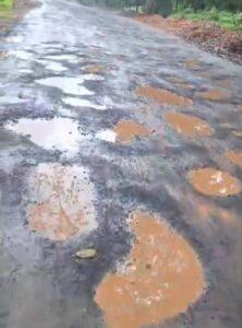 Read more about the article गणेश चतुर्थी झाली आता दिवाळी आली आता तरी रस्त्यावरचे खड्डे बुजवा.