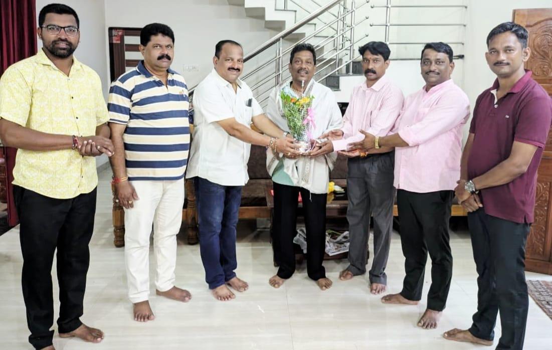 You are currently viewing भंडारी समाज ऐक्यवर्धक मंडळाच्या वेंगुर्ले तालुका अध्यक्ष पदी डाॅ.आनंद बांदेकर यांची निवड झाल्याबद्दल भाजप च्या वतीने अभिनंदन !!!