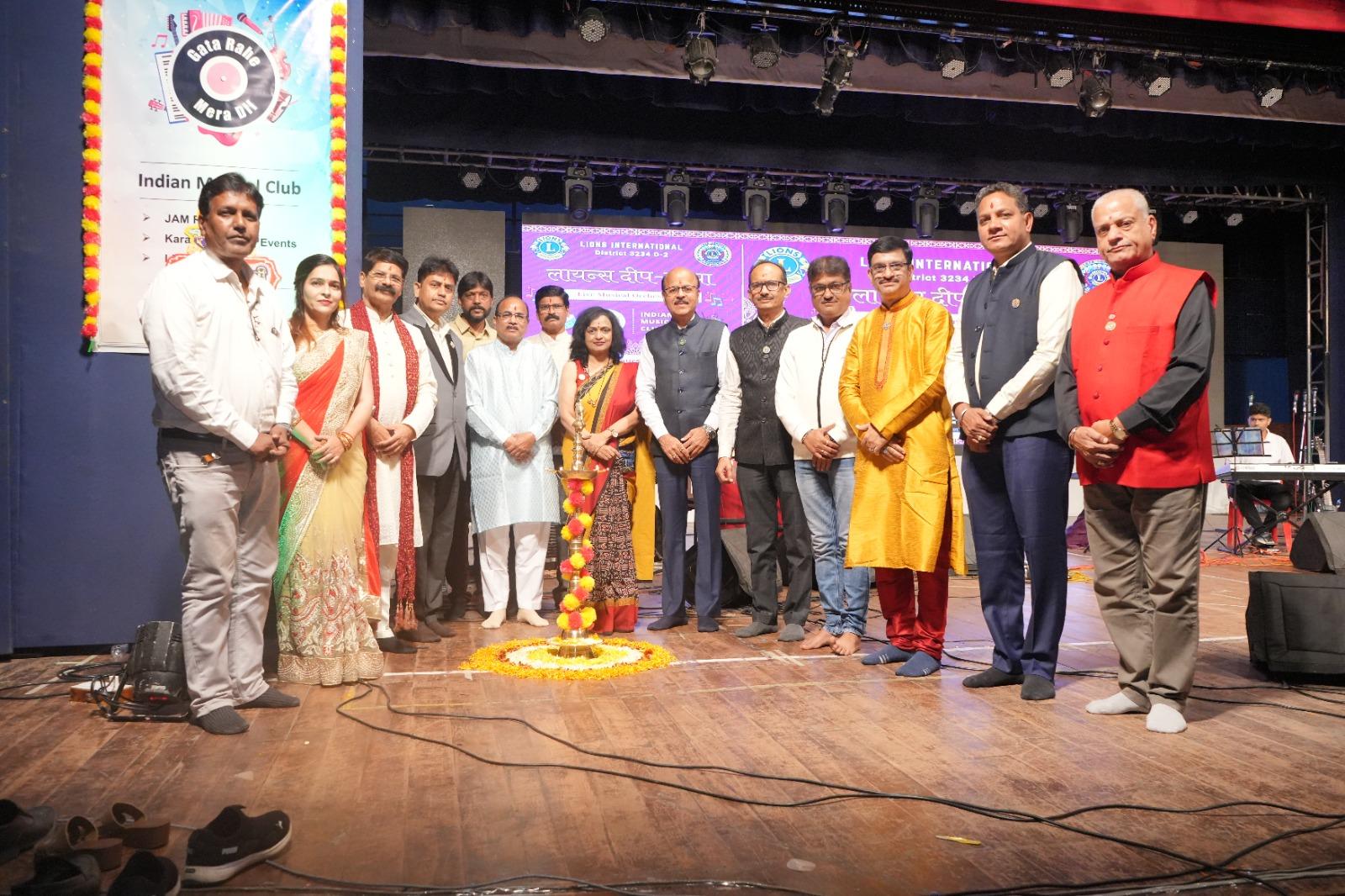 You are currently viewing अवीट गोडीच्या मराठी गीतांनी रंगली लायन्स दीप – संध्या