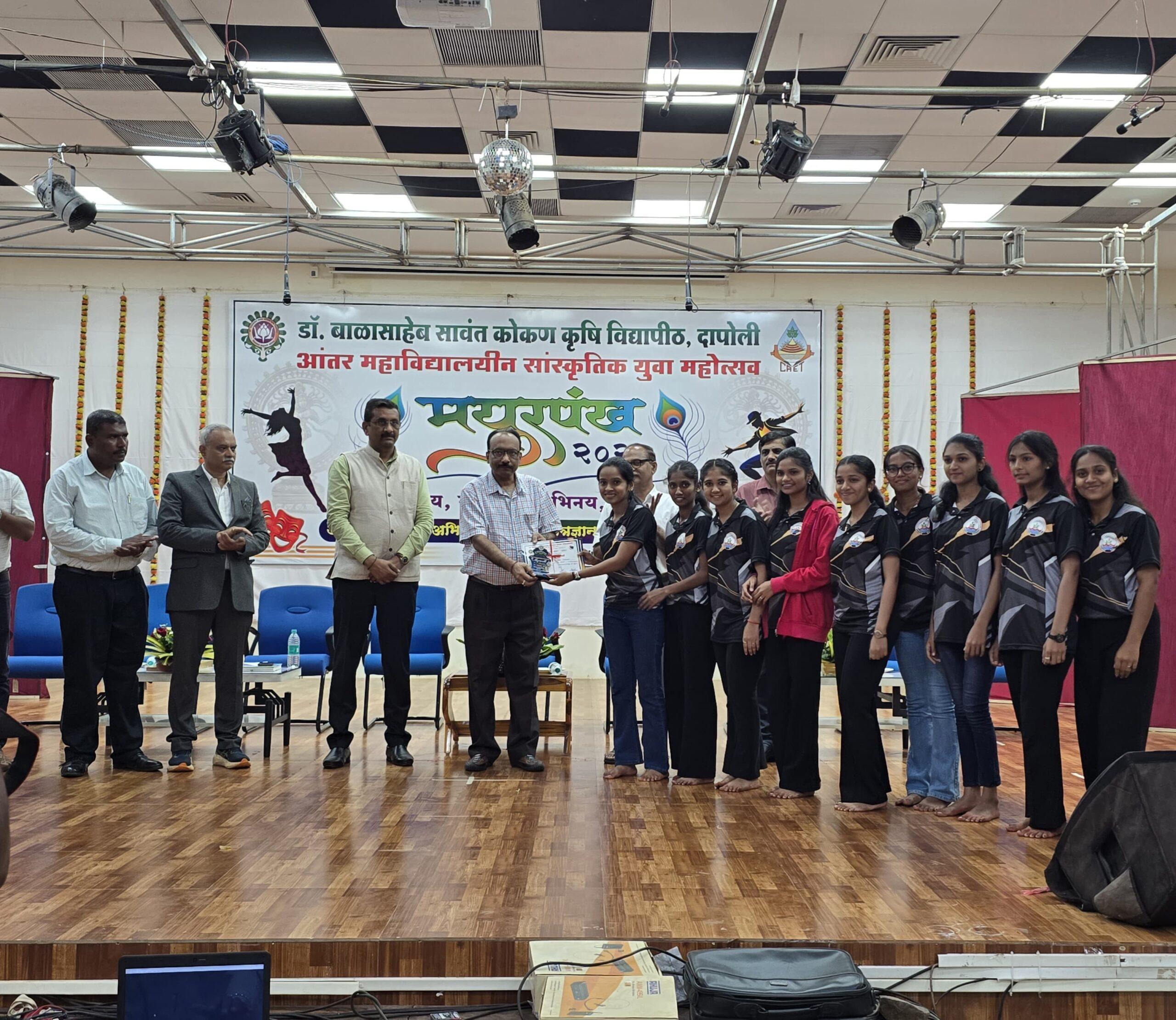 You are currently viewing मयूरपंख २०२५ सांस्कृतिक कार्यक्रमात मांडकी-पावलण कृषी महाविद्यालयाला घवघवीत यश