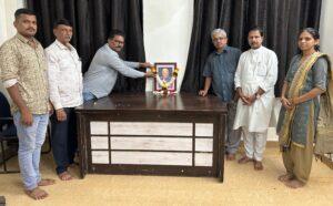 Read more about the article कोकण मराठी साहित्य परिषद सावंतवाडी शाखेने वस्त्रहरणकार कै. गंगाराम गवाणकर यांना वाहिली श्रद्धांजली