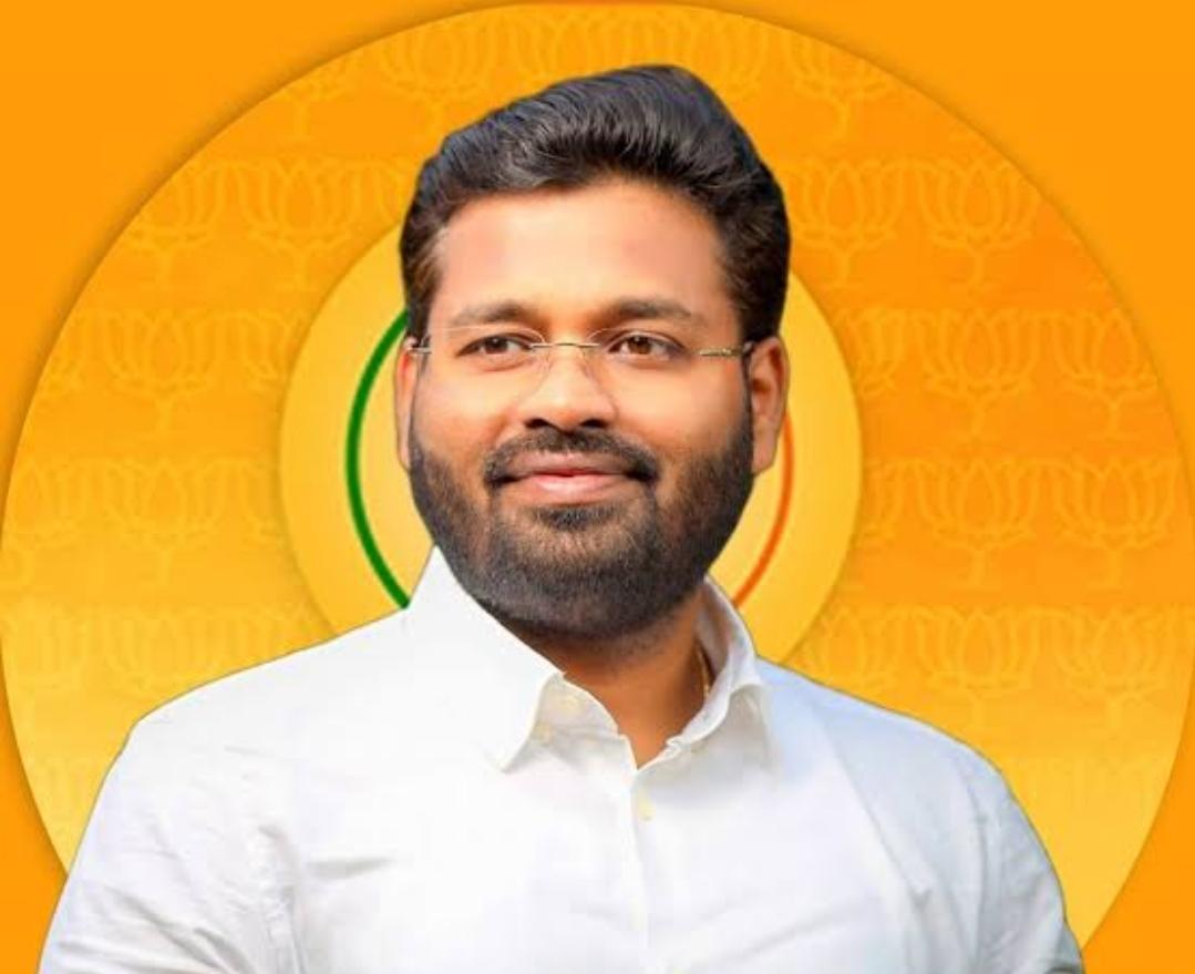 You are currently viewing भाजपा युवा नेते विशाल परब यांचा वाढदिवस सामाजिक उपक्रमांनी साजरा होणार! मराठवाडा पुरपरिस्थितीमुळे जल्लोष नाही, मुख्यमंत्री सहायता निधीसाठी मदत करणार!