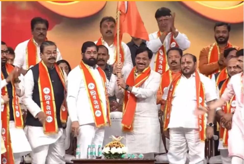 You are currently viewing सिंधुदुर्गच्या राजकारणात मोठी उलथापालथ