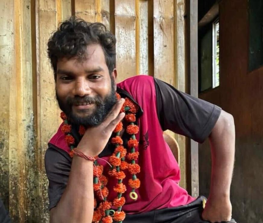 You are currently viewing मडुरा येथे रेल्वेची धडक बसून ‘बेडूक भाई’ दीपक पाटकर यांचा मृत्यू