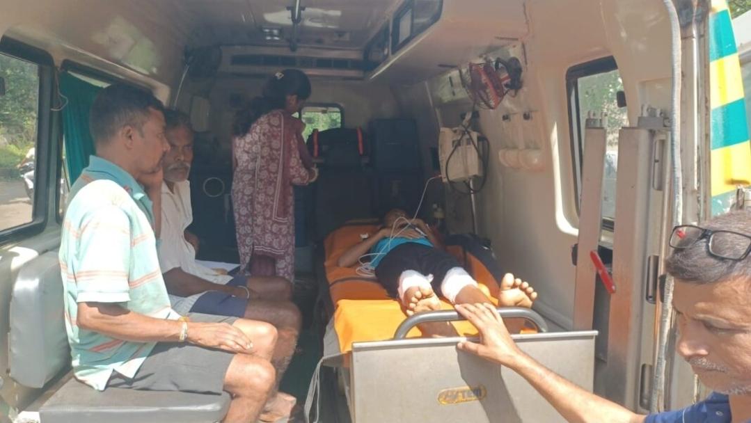 You are currently viewing शाळेत जाणाऱ्या विद्यार्थ्याला छोटा हत्तीची धडक; गंभीर जखमी अवस्थेत गोवा येथे हलवले